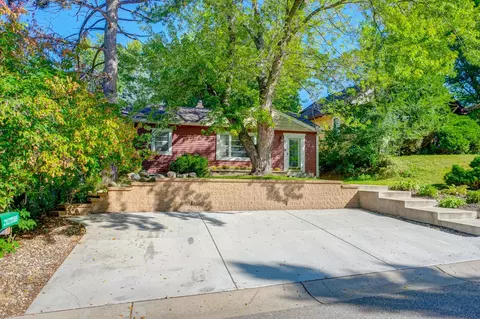 83 Dahlia St, Mahtomedi, MN 55115