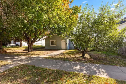 216 7th St NE, Staples, MN 56479