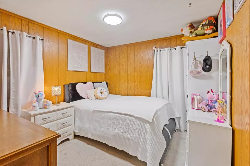 Bedroom - 2104 W 140th St, Burnsville, MN 55337 photo 1 of 10