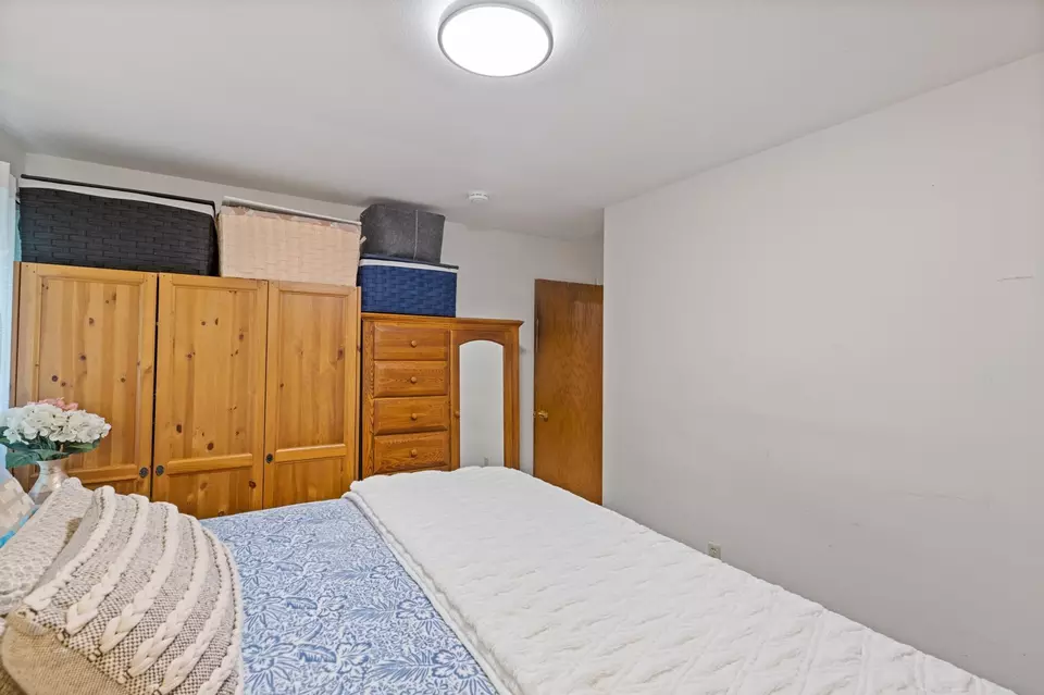 Bedroom - 2104 W 140th St, Burnsville, MN 55337 photo 4 of 10