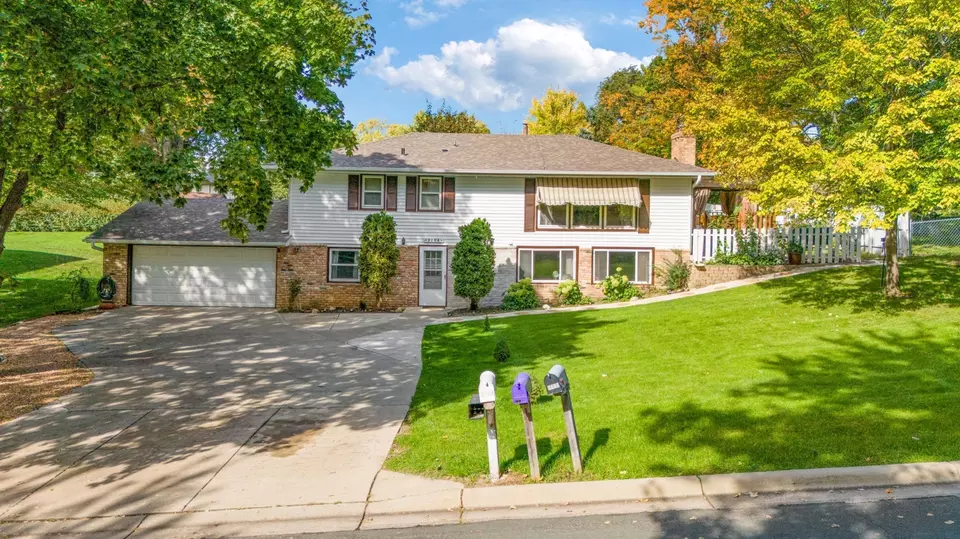 Exterior - 2104 W 140th St, Burnsville, MN 55337 photo 1 of 7