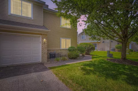 2225 Ranchview Ln N #5, Plymouth, MN 55447