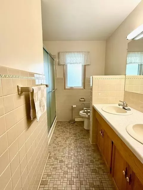 Bath - 111 Mcphail Ave N, Caledonia, MN 55921 photo 1 of 1