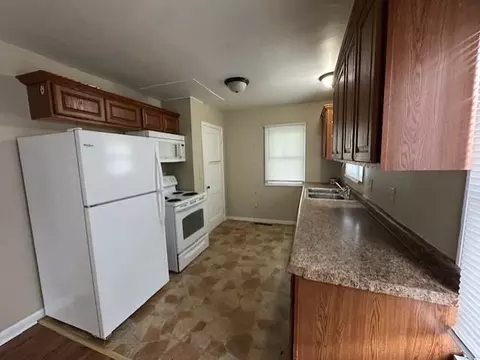 Kitchen - 607 10th Ave SW, Austin, MN 55912 photo 3 of 3