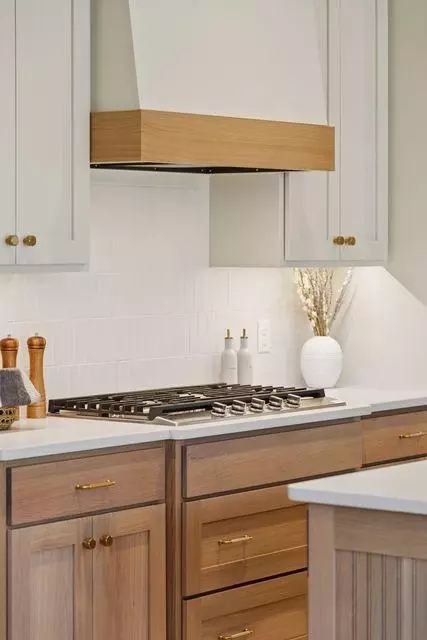 Kitchen - 9511 Eagle Ridge Rd, Chanhassen, MN 55317 photo 4 of 5