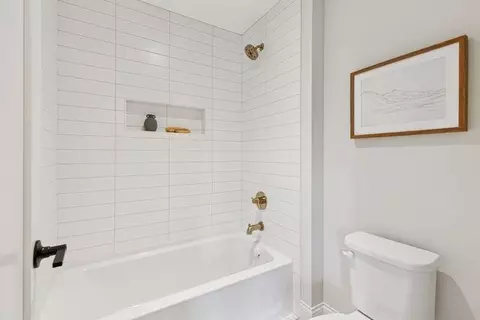 Bath - 9511 Eagle Ridge Rd, Chanhassen, MN 55317 photo 8 of 11