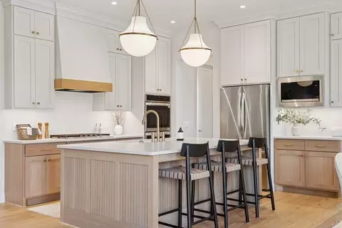 Kitchen - 9511 Eagle Ridge Rd, Chanhassen, MN 55317 photo 1 of 5