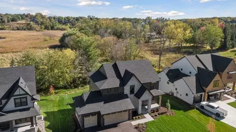 View/Area - 9511 Eagle Ridge Rd, Chanhassen, MN 55317 photo 1 of 2