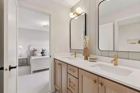 Bath - 9511 Eagle Ridge Rd, Chanhassen, MN 55317 photo 7 of 11