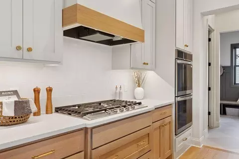Kitchen - 9511 Eagle Ridge Rd, Chanhassen, MN 55317 photo 5 of 5