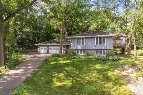 417 Brandywine Dr, Burnsville, MN 55337