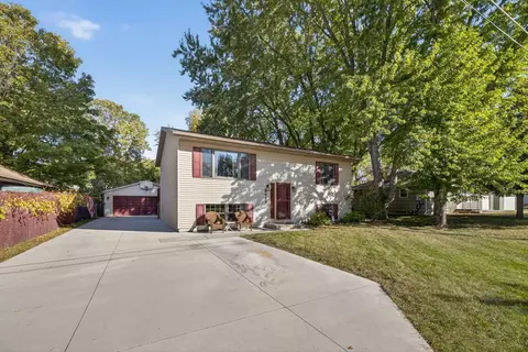 2411 Mayhill St SE, Rochester, MN 55904