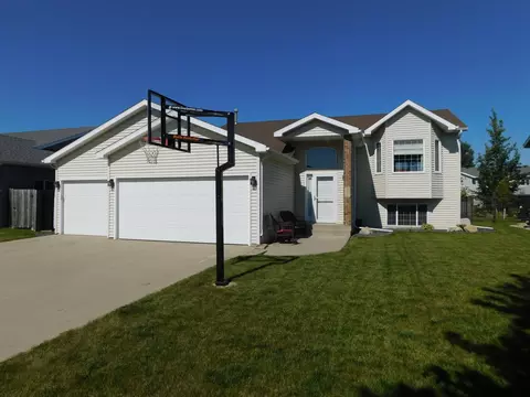 3956 11th St W, West Fargo, ND 58078