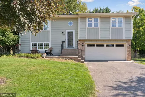1252 Farrell St N, Maplewood, MN 55119