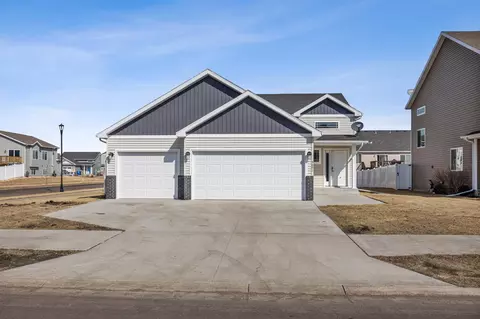 5891 59th Ave S, Fargo, ND 58104