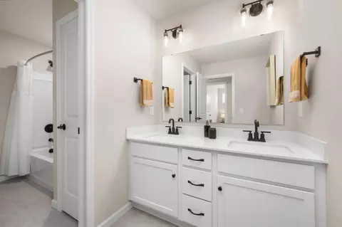 Bath - 4868 Avery Ct, Eagan, MN 55123 photo 3 of 3