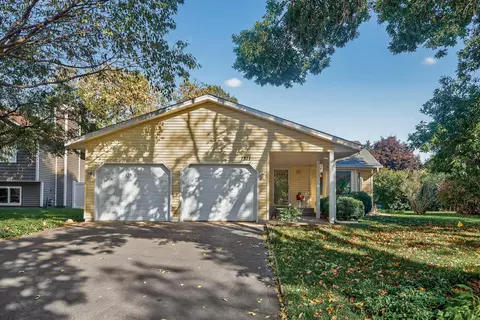 1311 Fallbrook Ln, Woodbury, MN 55125