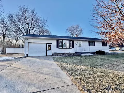 403 N Minnesota St, Marshall, MN 56258