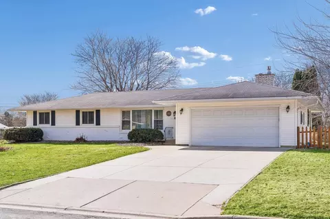 2403 Inca Ln, New Brighton, MN 55112