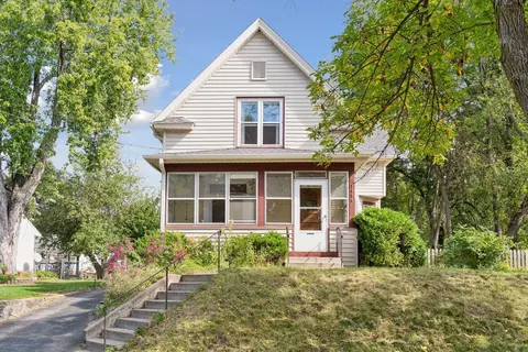1084 Hall Ave, West Saint Paul, MN 55118