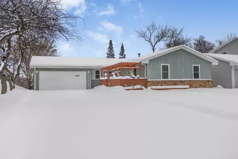 1399 Pike Lake Dr, New Brighton, MN 55112