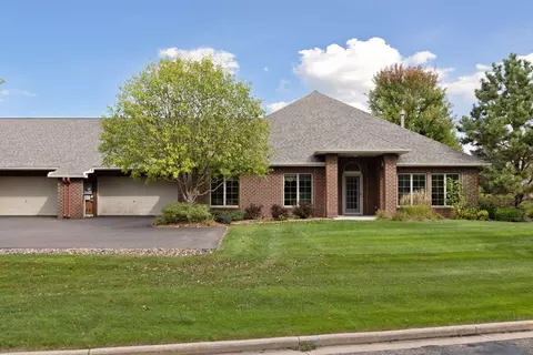 261 W Canyon Dr, Hudson, WI 54016
