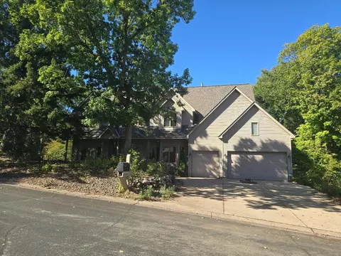8748 Walton Oaks Dr, Bloomington, MN 55438