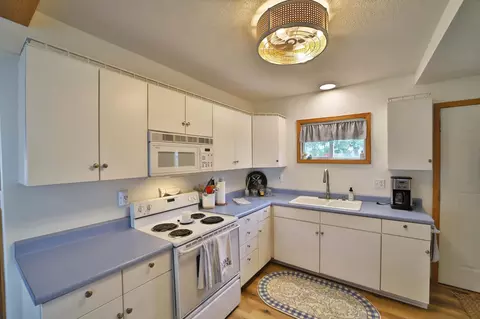 Kitchen - 13938 Weidel Point Rd, Brainerd, MN 56401 photo 4 of 4