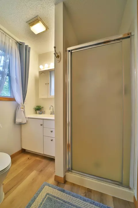 Bath - 13938 Weidel Point Rd, Brainerd, MN 56401 photo 2 of 2