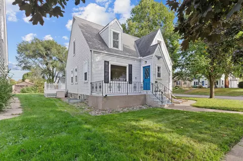 1114 Lane Pl, Saint Paul, MN 55106