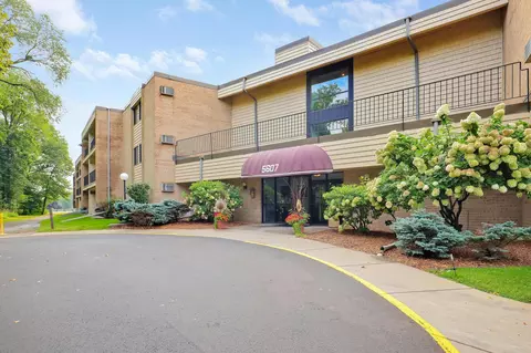 5607 Green Circle Dr #210, Minnetonka, MN 55343