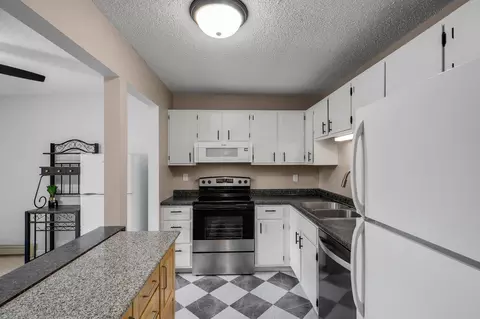 5607 Green Circle Dr #210, Minnetonka, MN 55343
