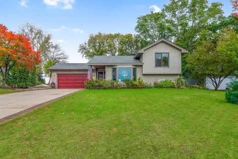 6613 49th Street Ct N, Oakdale, MN 55128