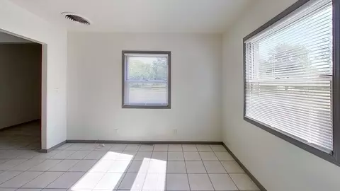 Living - 606 E Main St, Marshall, MN 56258 photo 2 of 5