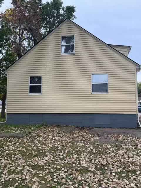 Exterior - 606 E Main St, Marshall, MN 56258 photo 2 of 2
