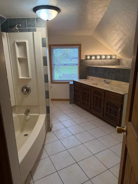 Bath - 606 E Main St, Marshall, MN 56258 photo 2 of 8