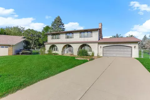 2300 Villaburne Ct W, Burnsville, MN 55337