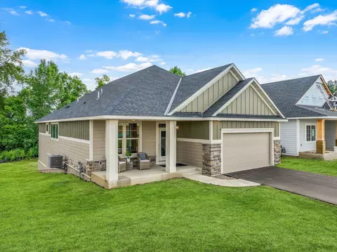17836 Ellsworth Dr, Lakeville, MN 55044