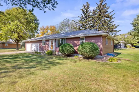 202 8th St W, Winthrop, MN 55396 photo 2