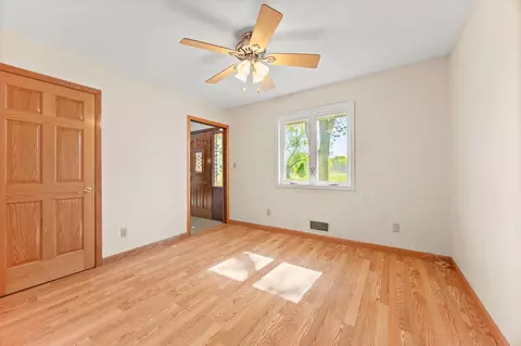 202 8th St W, Winthrop, MN 55396 photo 4