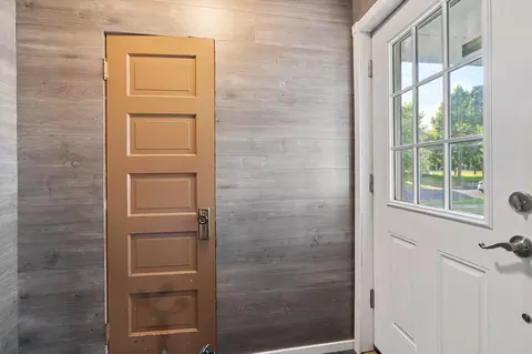 Entry Way - 2011 E 6th St, Superior, WI 54880 photo 2 of 2