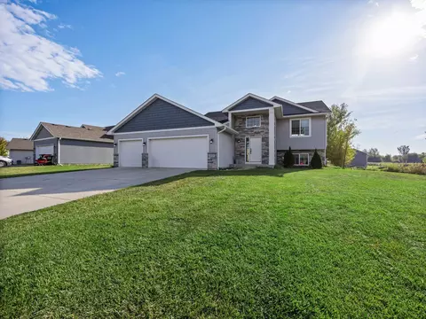 331 Bavaria Ln, Waverly, MN 55390