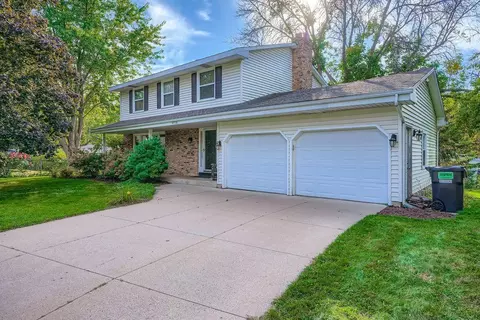9728 Palmer Cir, Bloomington, MN 55437
