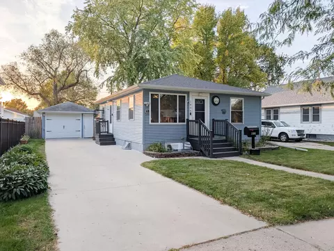1806 5th St N, Fargo, ND 58102
