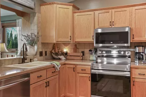 Kitchen - 1225 19th St SW, Faribault, MN 55021 photo 4 of 6