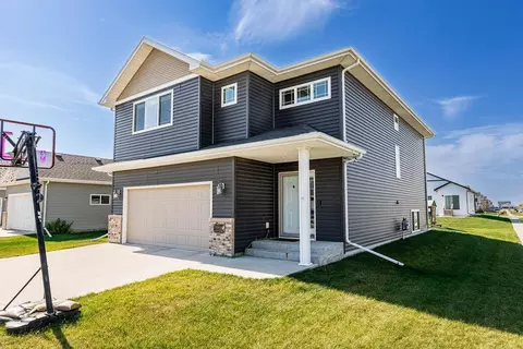 2708 11th St W, West Fargo, ND 58078