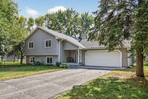 9920 206th St W, Lakeville, MN 55044