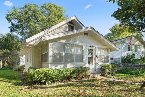 1848 Eustis St, Lauderdale, MN 55113