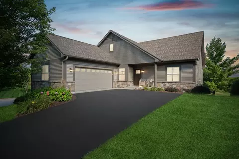 115 Crest Dr, Carver, MN 55315