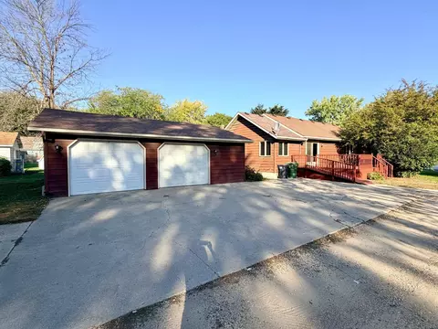 1520 Clary St, Worthington, MN 56187